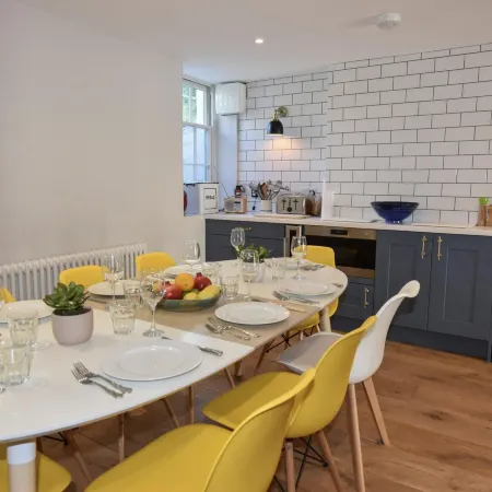 Arden Villa, Sleeps 8, Moments from the Golden Sandy Beach of Ryde