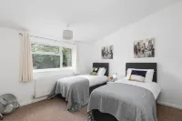 Skyvillion - Lush 2 Bed Hydean Way House + Garden Hotel in zona Stevenage Railway Station