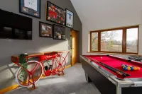 Serene Riverside 6Br Luxury Retreat in Curdridge