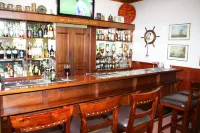 Eight Bells Mountain Inn - bar