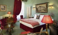 Chateau Laroche-Ploquin Hotels in Sepmes