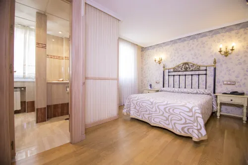 Hotel Julia Hôtels à : Santa Cruz de la Salceda