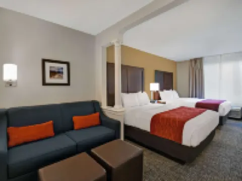 Comfort Inn & Suites Hotels in Wilton