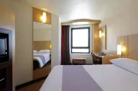 Ibis Marseille Centre Gare Saint-Charles Hotel in zona ExitGame