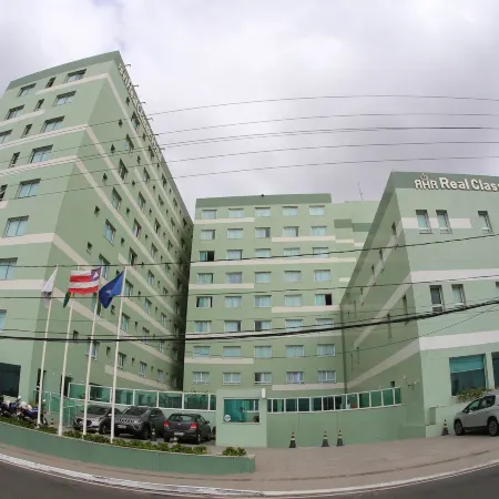 Real Classic Bahia Hotel Отели рядом с достопримечательностью «Парк аттракционов Блу-Кост»