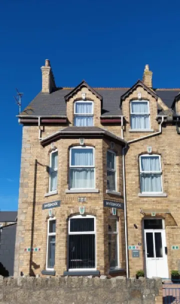 อินเวอร์นู๊คโฮเต็ล โรงแรมใน