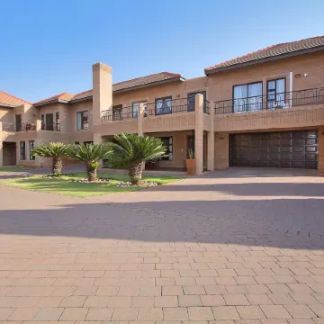 Centurion Golf Suites Boca Walk