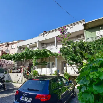 Apartmani Bernarda Hotels near Makarska Main Square