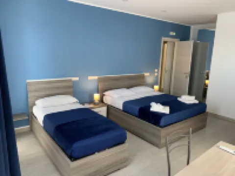 Naxos Laguna Beach Hotel di 