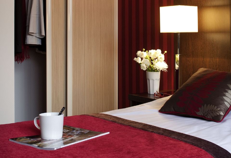 Apparthotel Opéralia Grenoble Les Cèdres Over view