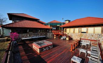 Crest Villa Mansion - Housity