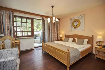 Flair-Hotel Neeth Hotels near Great Ploen Lake