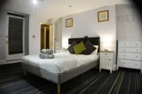 Queens Guesthouse Manchester Hotels in Cheetham Hill