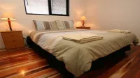 Glenaire Apartments at Meredith Hotel di Strahan