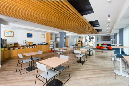 Holiday Inn Express Leeds City Centre - Armouries Отели рядом с достопримечательностью «O2 Academy Leeds»