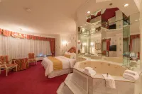 Fantasyland Hotel - Bathtub