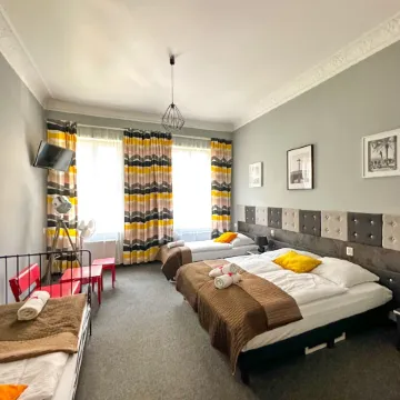 Expolis Residence - Rooms & Apartments Отели рядом с достопримечательностью «Мальтанское озеро»