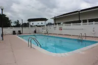 Wingate by Wyndham Southport - Pools