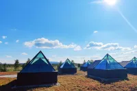 Aurora Pyramid Glass Igloos Hotel di Kittila