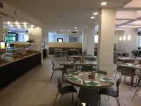 Hotel Holiday - Frühstück