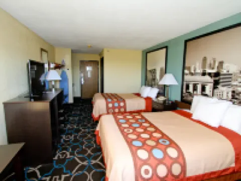Super 8 by Wyndham Kansas City Hotels in Chouteau Township