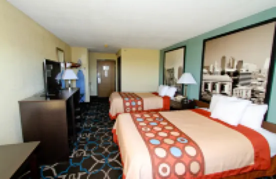 Super 8 by Wyndham Kansas City チョートー・タウンシップのホテル