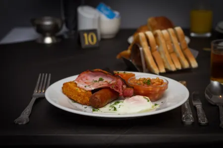 The Sandringham Court Hotel & Apartment-All Groups Welcome Отели рядом с достопримечательностью «Зоопарк Блэкпул»