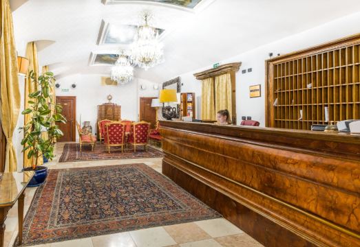 찰스 브리지 팰리스 외관