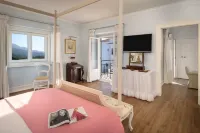 Hotel Casa Palmela - Small Luxury Hotels of the World, Hotel & Villas - balcony