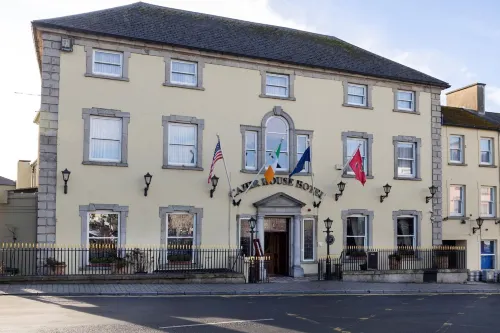 Cahir House Hotel - ที่มีบาร์
