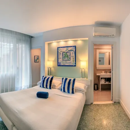 Sorrento Apartments Отели рядом с достопримечательностью «Пляж Леонеллис»