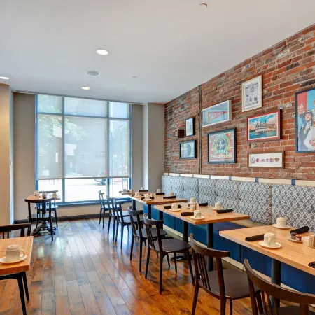 The Cincinnatian Hotel, Curio Collection by Hilton