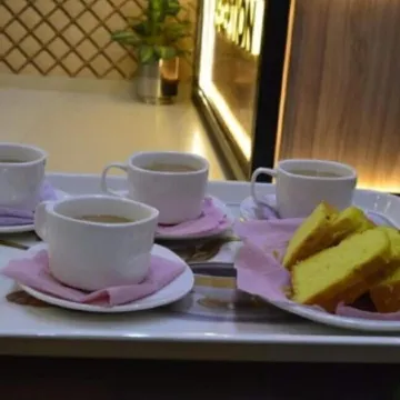 Red Velvet Hotel & Restaurant