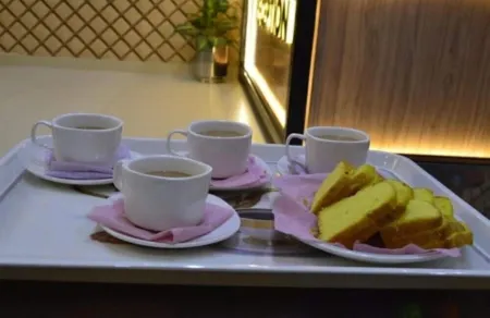 Red Velvet Hotel & Restaurant