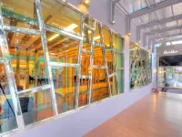One One Bangkok Отели рядом с достопримечательностью «Торговый центр SeenSpace»