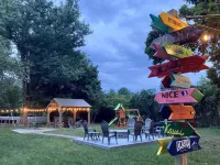 Family Farmhouse Inn Hotels in Mount Jackson