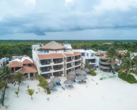 Aquatech Villas DeRosa Resort Hotels in Akumal