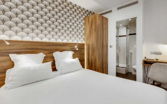 Carladez Cambronne Hotels near Blomet Swimming pool