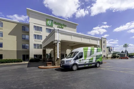 Holiday Inn & Suites Wausau-Rothschild