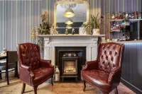 Ravilious - bar