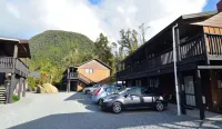 Rainforest Retreat - parking