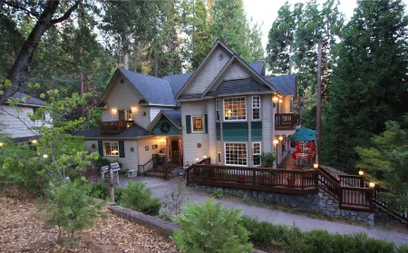 McCaffrey House Bed and Breakfast Inn Отели в г. Твейн Харт