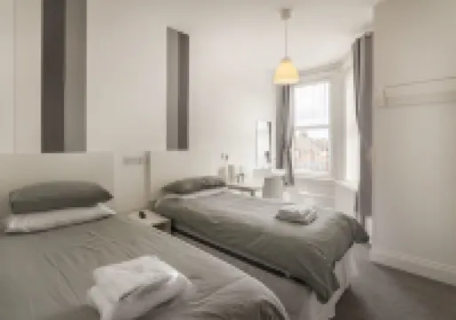 Kingswood Guest House โรงแรมใน