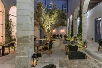S Paul City Hotel - Parking