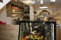 德吉爾文利我的家咖啡廳和套房飯店