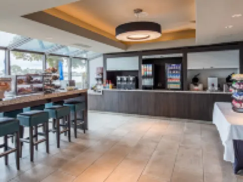 Executive Inn & Suites Oakland Hotels in Oakland