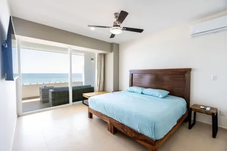 Cristal Bay Apartments Отели рядом с достопримечательностью «Old Mazatlan»