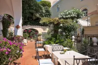 Sina Flora Hotels near Piazza Unberto I