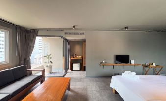Centric Place Hotel