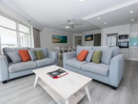 Burleigh Surf Apartments Hotels in Miami